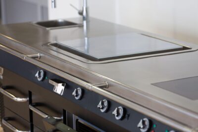 Order a comprehensive kitchen design from Kromet. Discover our service.