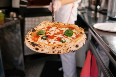 What catering equipment is needed to open a pizzeria? Practical tips from Kromet